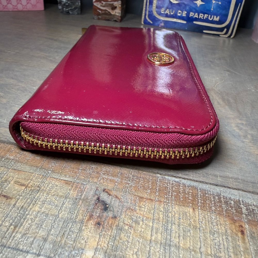 Tory Burch Hot Pink Patent Logo Zip Wallet with Gold Emblem - Picture 12 of 14